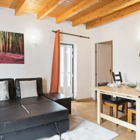 Beautiful 2 Bedroom Apartment In Stunning Lisboa Апартаменты